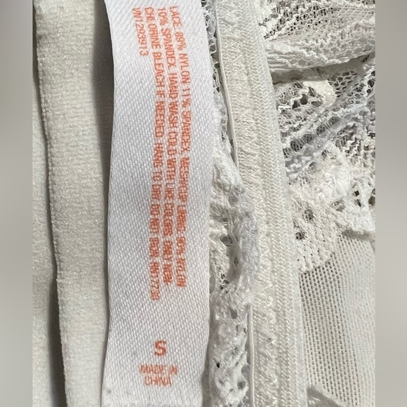 Girls white lace halter bralette by Colsie size S - Picture 3 of 8